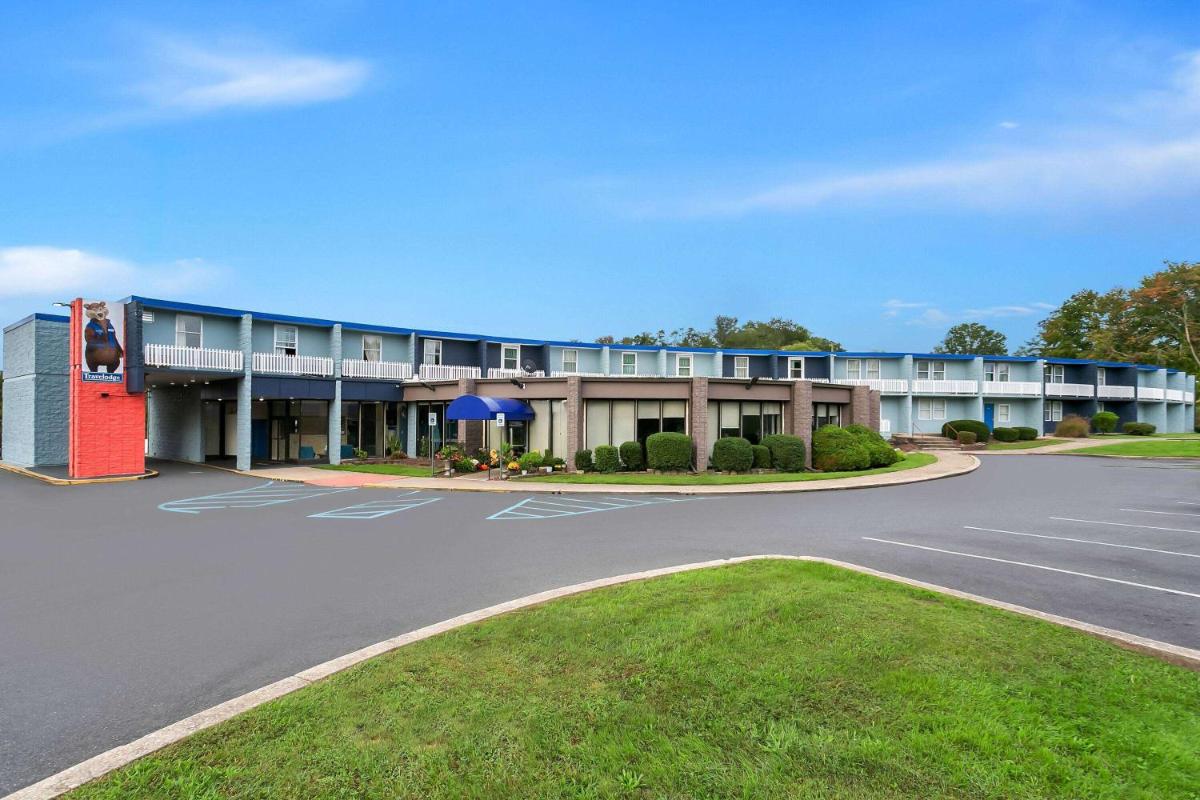 Popular attractions Area Nearby Property
